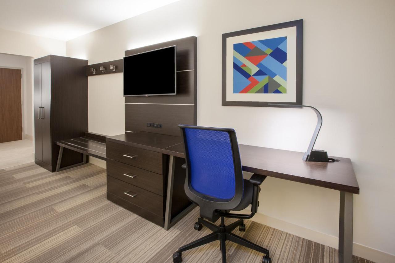 Holiday Inn Express & Suites Windsor East - Lakeshore By Ihg Tecumseh Екстер'єр фото