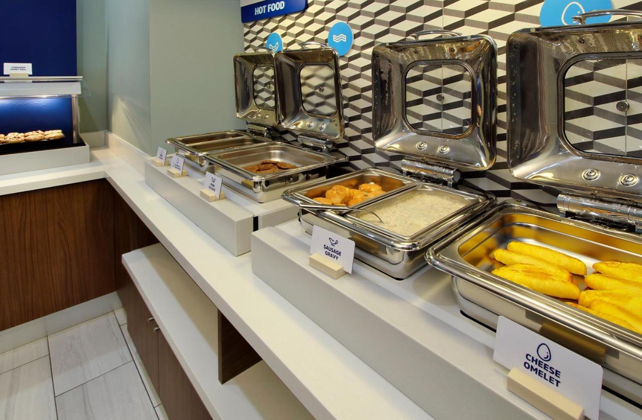 Holiday Inn Express & Suites Windsor East - Lakeshore By Ihg Tecumseh Екстер'єр фото