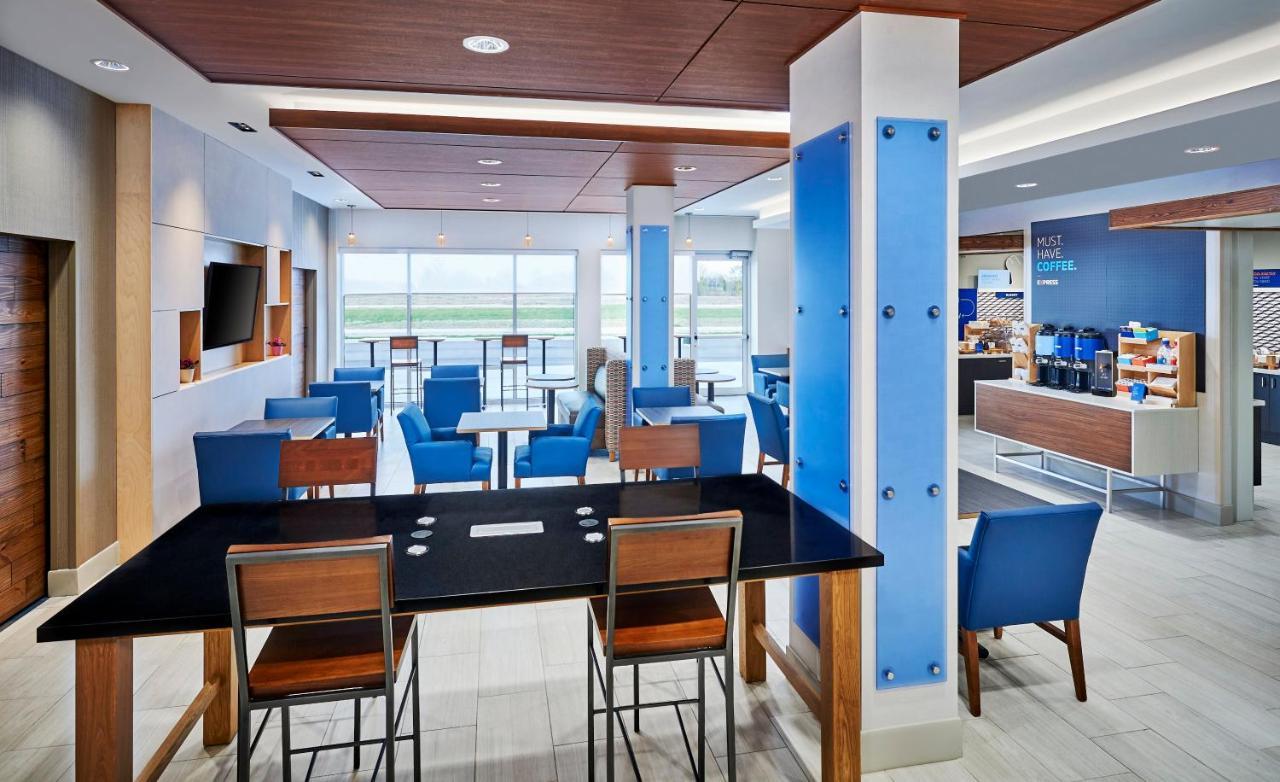 Holiday Inn Express & Suites Windsor East - Lakeshore By Ihg Tecumseh Екстер'єр фото
