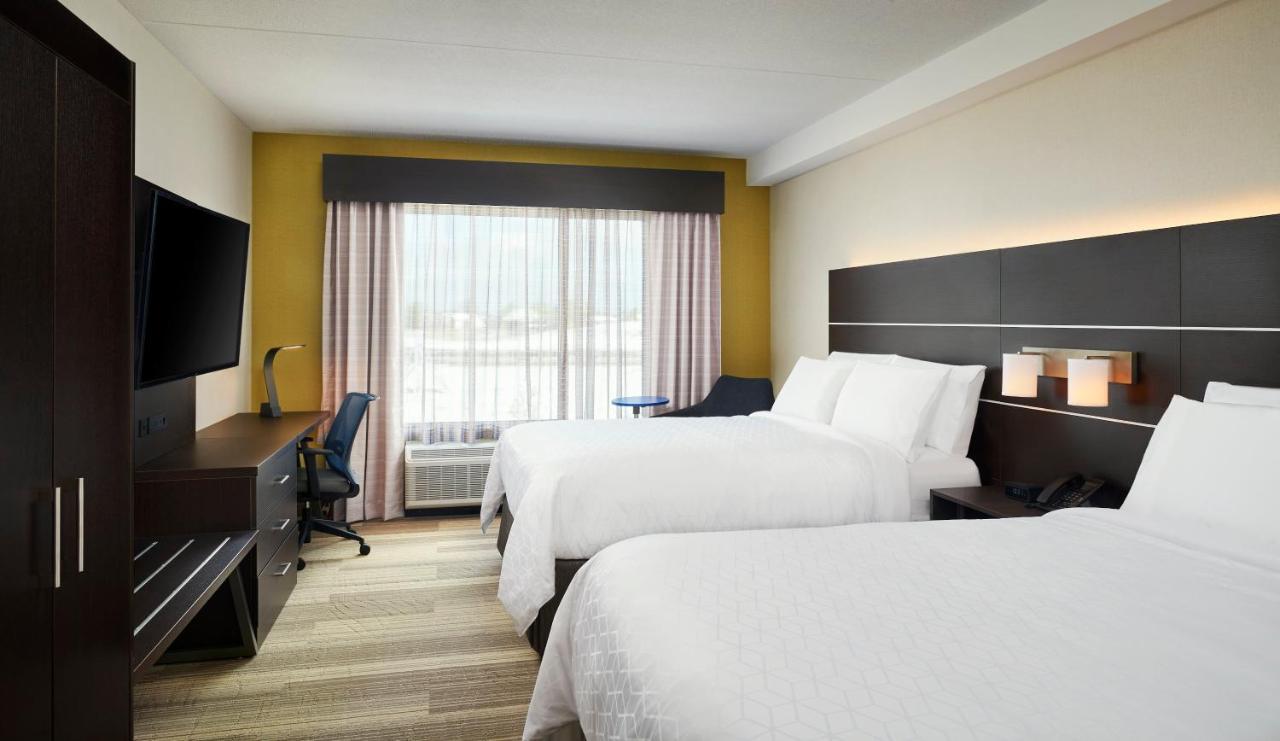 Holiday Inn Express & Suites Windsor East - Lakeshore By Ihg Tecumseh Екстер'єр фото