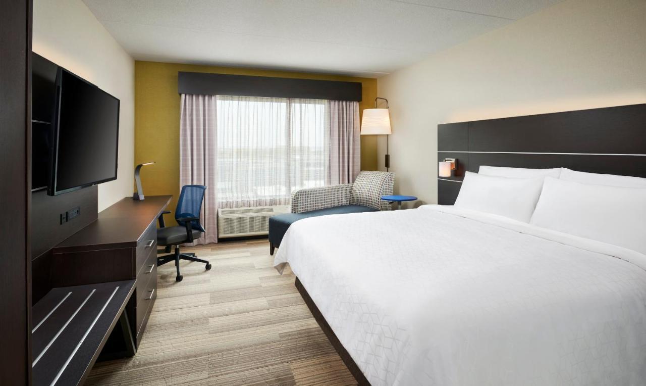 Holiday Inn Express & Suites Windsor East - Lakeshore By Ihg Tecumseh Екстер'єр фото