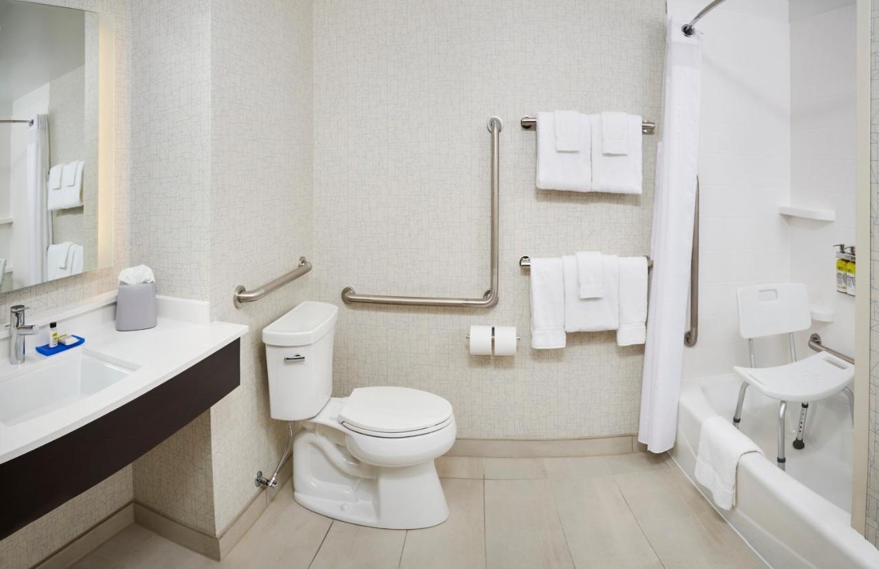 Holiday Inn Express & Suites Windsor East - Lakeshore By Ihg Tecumseh Екстер'єр фото