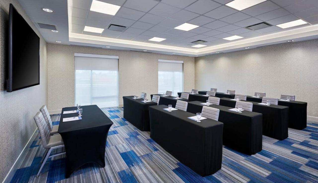 Holiday Inn Express & Suites Windsor East - Lakeshore By Ihg Tecumseh Екстер'єр фото